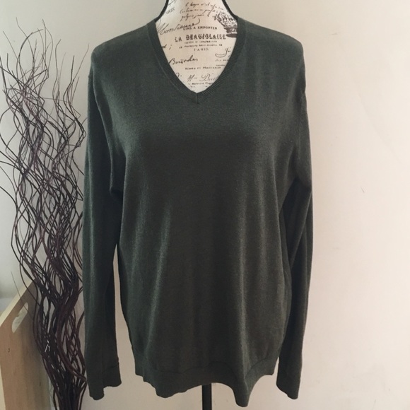 GAP olive cotton v neck sweater - Picture 3 of 6